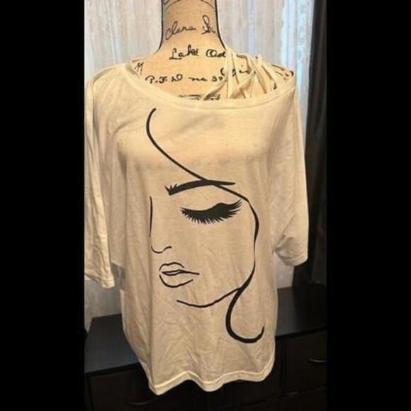 Tops - Chic Minimalist Face Line Art T-Shirt